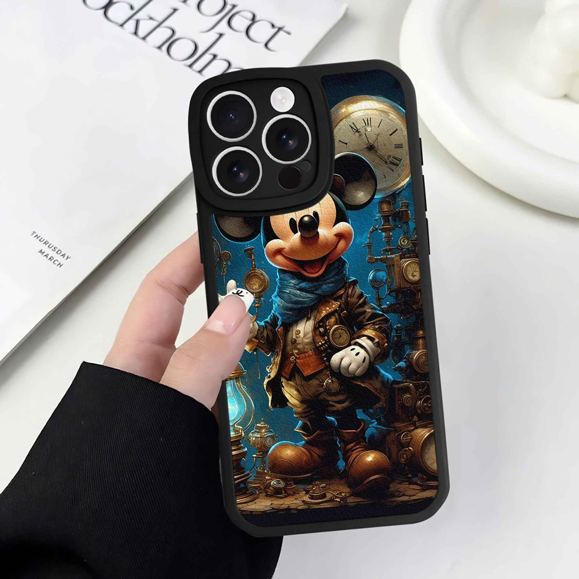 （画像用） ミッキーマウス Mickey Mouse 【iPhone 16シリーズ対応】シリコンスマホケース（レザー調） 材質：シリコン